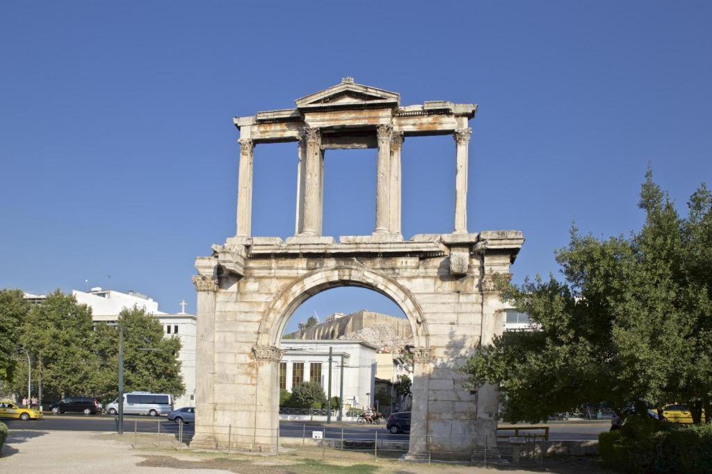 Adrianou At Heart Of Plaka Apartment Athena Bagian luar foto
